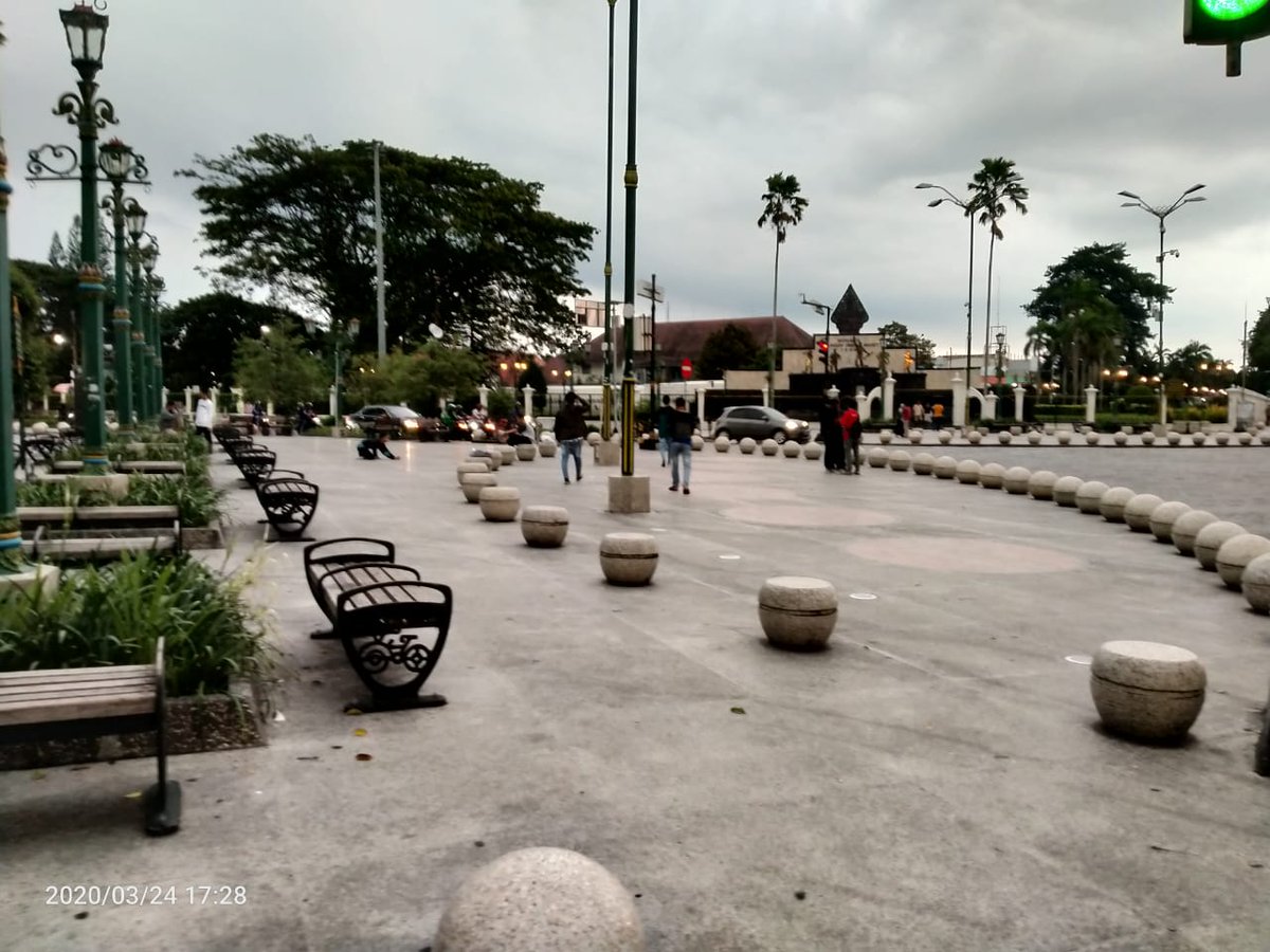 titiknol_jogja's tweet photo. Suasana syahdu Selasa Wagen pagi - sore ini di kawasan Nol Km masih bisa dinikmati meski sekedar foto bisa untuk obat rindu ya gaes...🥰 https://t.co/see58d9N3q