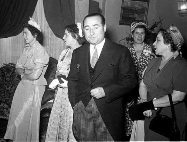 KİRLİ AŞKLAR
MENDERES'İN METRESLERİ

 Türkiye Cumhuriyeti tarihine damga vurmuş isimlerden birisidir Adnan Menderes

Menderes'in siyasi hataları ve ihanetlerinden başka birde, kendi ailesine, kendi evine, kendi eşine, yapmış olduğu ihanetler varki, değil muhafazakar kesim,
++
