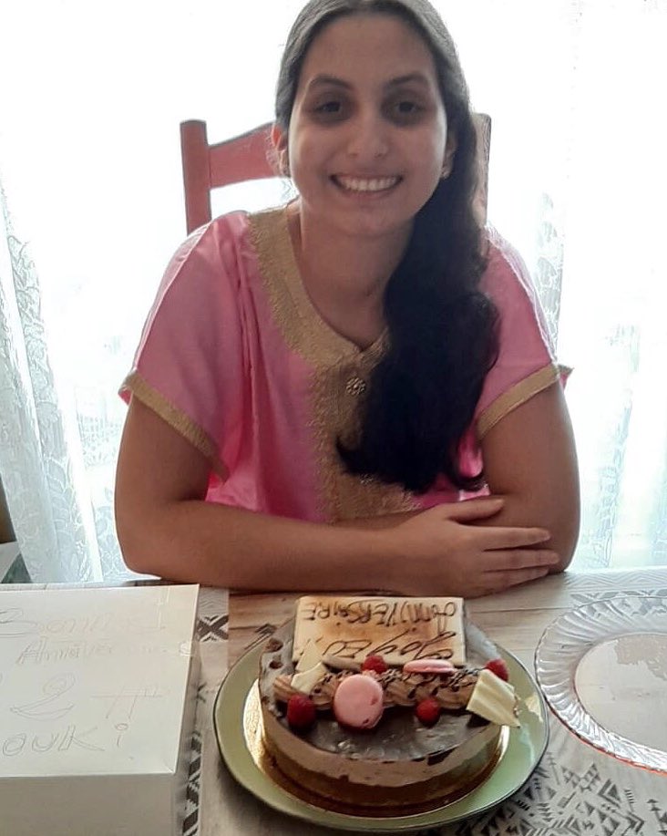 SoukainaBgg's tweet photo. "Celui dont l'âme est heureuse ne ressent pas le poids des ans."- Platon 😊🎂🙏🏻 #MonAnniversaire #22ans #22Mars2020 #Cadeaux #Gâteau #Bougie #Miam #Fête #Famille #Musique #Photos #Rigolade #Détente #Smile #GoodMoments #Bonheur #Happygirl #Lyon #Love https://t.co/cx6wfb8Lec