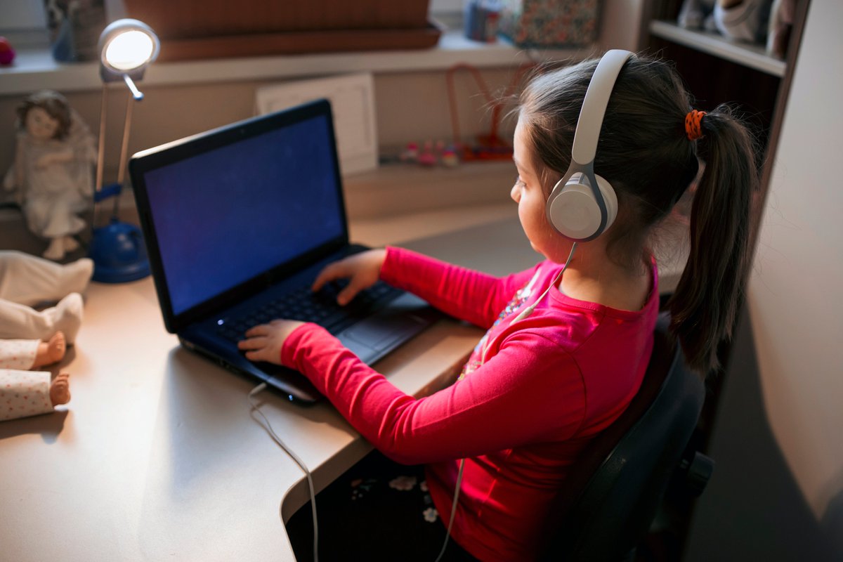 Stichting Leergeld Zuid-Holland Midden levert laptops aan basisscholen waarvan kinderen thuisonderwijs volgen, terwijl ze geen beschikking hebben over een laptop. Basisscholen waarbij het probleem bekend is, kunnen contact opnemen via LeergeldZHM@outlook.com.