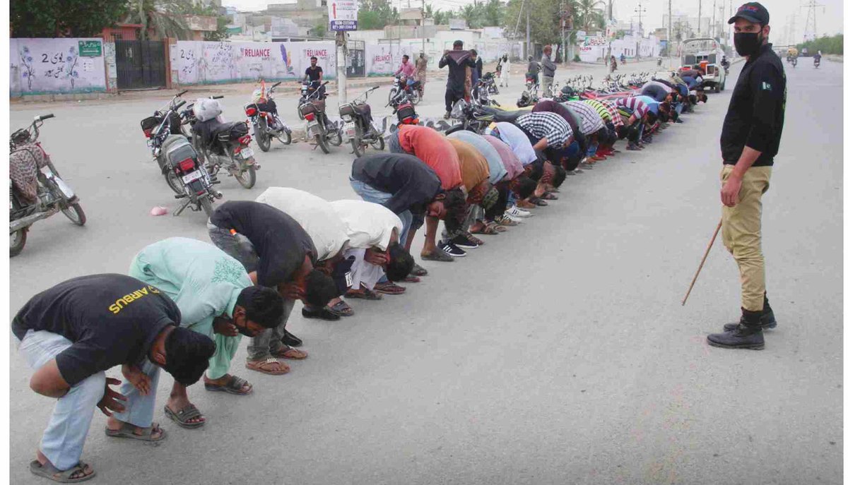 UsamaMu30904151's tweet image. How many rich people who were throwing lavish parties punished like this? Is humiliation and indignity only reserved for the poorest sections of society?

#COVID2019
#ClassApartheid
#COVIDIOT