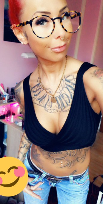 Also nur zur Info - ich bin nicht in Leipzig, die haben nur meine Werbung trotzdem geschaltet 🤷🏼&zwj;♀️ Also<a href="/tag/dieweltgehtunter"class="tags"><span>#dieweltgehtunter</span></a><a href="/tag/wirsitzenimatomschutzbunker"class="tags"><span>#wirsitzenimatomschutzbunker</span></a>