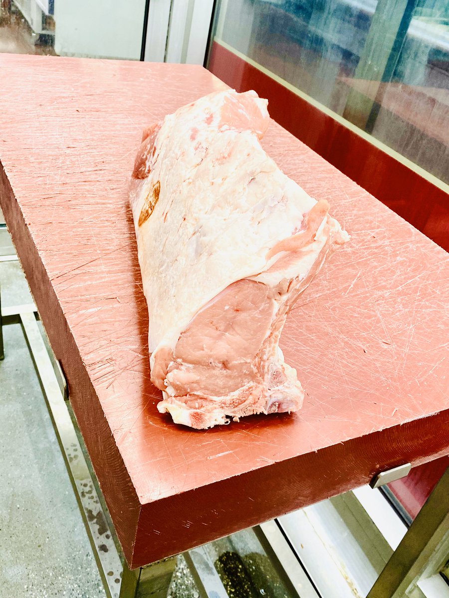 SmithfieldMkt's tweet photo. Lovely fresh Veal this morning courtesy of PJ Martinelli stall 25 https://t.co/QL37awayHg
