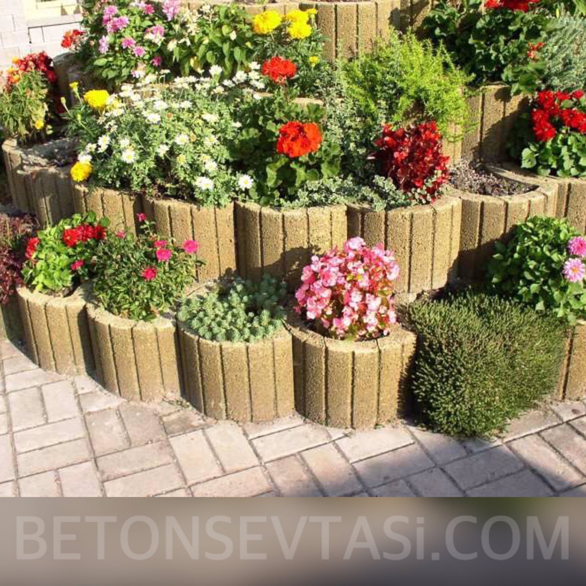 Цветник многоярусный каскад. Квадратная клумба. Высокий цветник. Квадратная клумба. Шестигранная клумба трехъярусная.