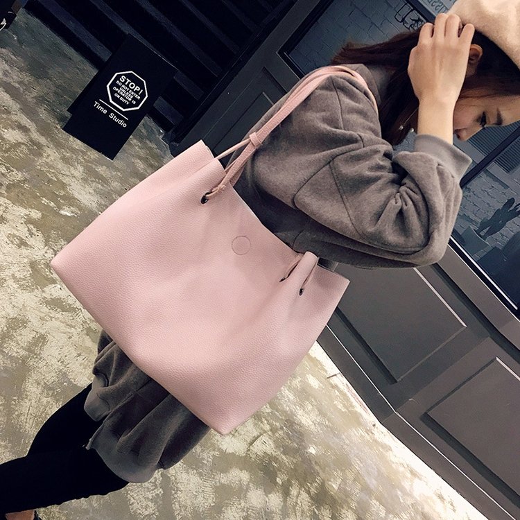 dellwesttech's tweet photo. #covid_19Ke A woman's choice of handbag says alot about her personality, spice up your look with these lovely pieces and make a bold fashion statement 😎😎😎😎.Buy 2 pieces @4500 and get 1 free.
#UkweliUsemwe #OnCallforKenya #COVIDIDIOTS https://t.co/IfCulZD4qu