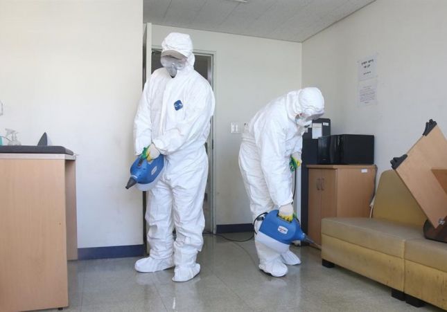 En estos días trabajamos #codoconcodo para ayudar a las #personasmayores y agradecemos a <a href="/Reale_Seguros/">Reale Seguros</a> que se haya sumado a las tareas de desinfección de residencias, envío de mascarillas y coordinación con otros recursos. Gracias también <a href="/InclanSuarez/">Pilar Suárez-Inclán</a> por hacerlo posible.