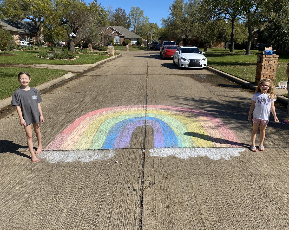 Yes yes it sucks being inside all the time - but here’s a cheerfull 🌈 from my Madden & Landry to brighten your feed. We left chalk by the mailbox for our neighbors to draw too ☺️ #findyourhappy