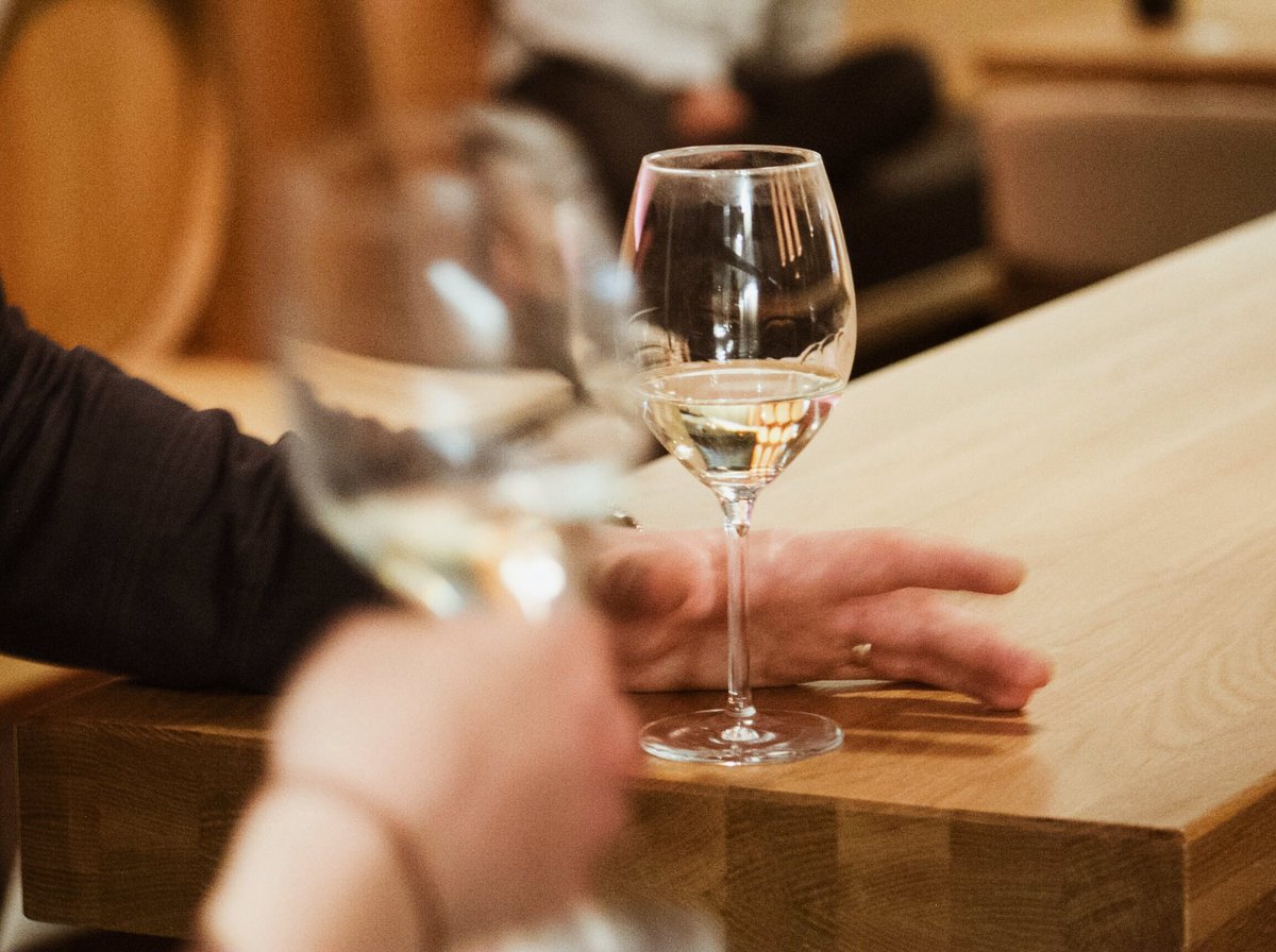 FRIENDS WITH BENEFITS • Good friends and good wine pair perfectly. Host your soulmates and new connections at our exclusive Toronto venue that's open to members 24/7
⠀
#yourwineisourpassion