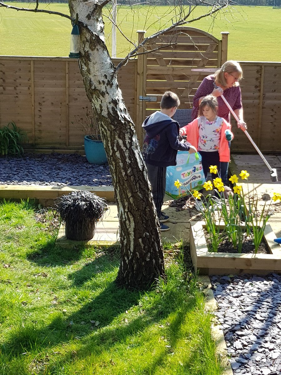 roper_zoe's tweet photo. @HighgateSileby #HSchallenge Both kids working together to help Nanna tidy the garden. https://t.co/GQoKgnZkPD