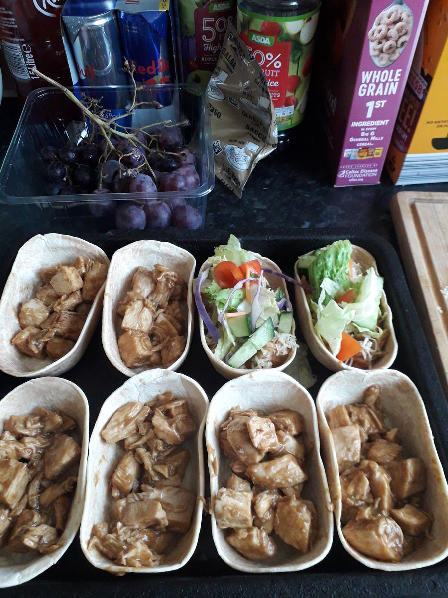 lynette26's tweet photo. Helping at home @headhighwood @HighwoodPrim3W Jamie helped to make Tacos as its Tuesday. Smell and taste delicious. #minicook #homeeducation https://t.co/A1S7UlN4os