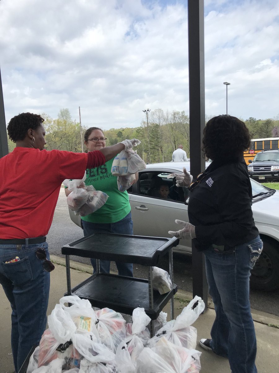 Lunch pass out rocking at <a href="/EISSOARSHIGH/">Erwin Intermediate</a> <a href="/JEFCOED/">Jefferson County Schools</a>