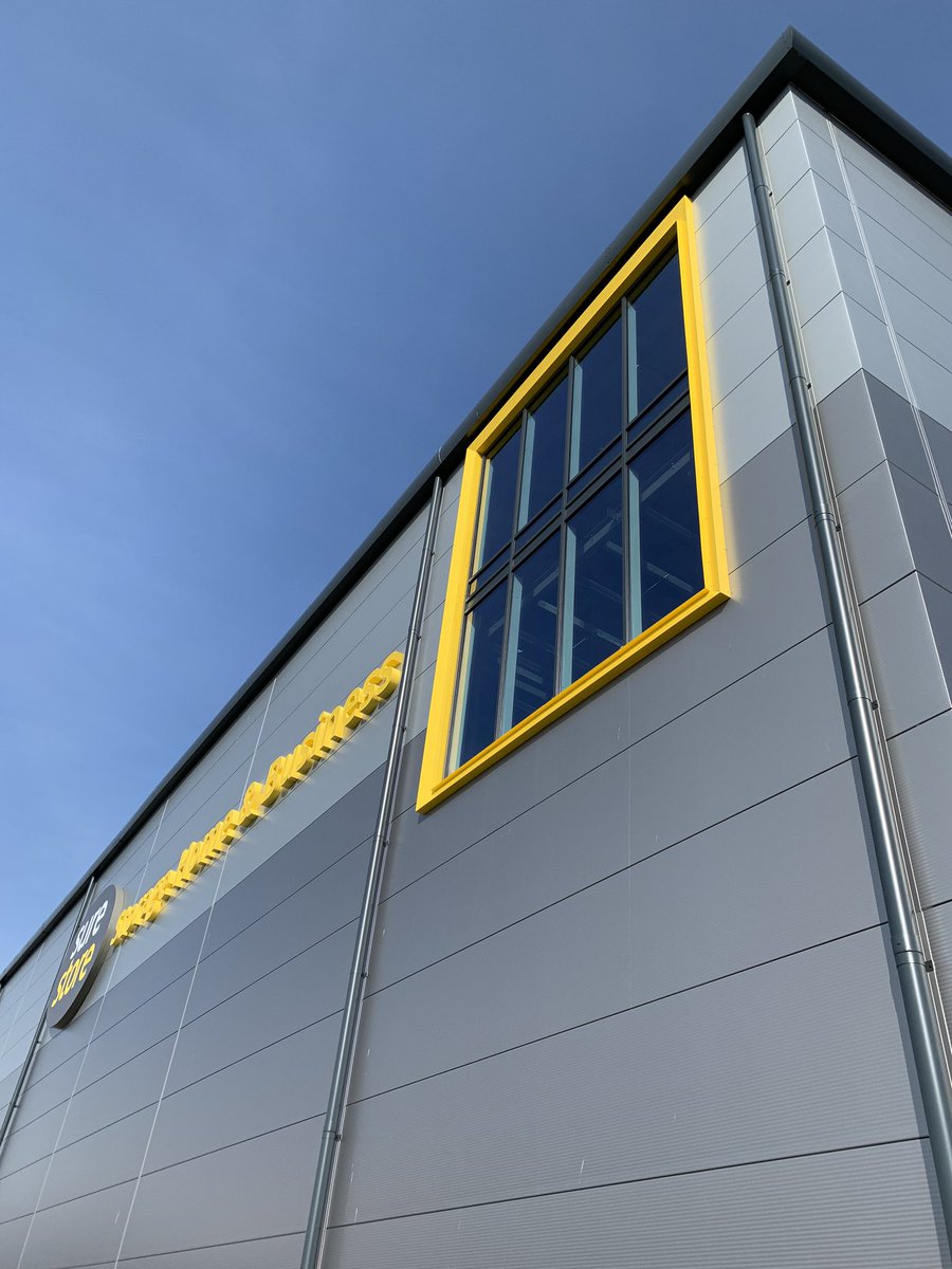 calibrebuild95's tweet photo. Delighted with progress at our new #storage with integrated #office facility in #Burton for @SureStoreLtd I’m sure you’ll agree, days like today bring out the best in the colour scheme ☀️ #thinkconstruction #think @calibrebuild95 https://t.co/XjQRqmII6b