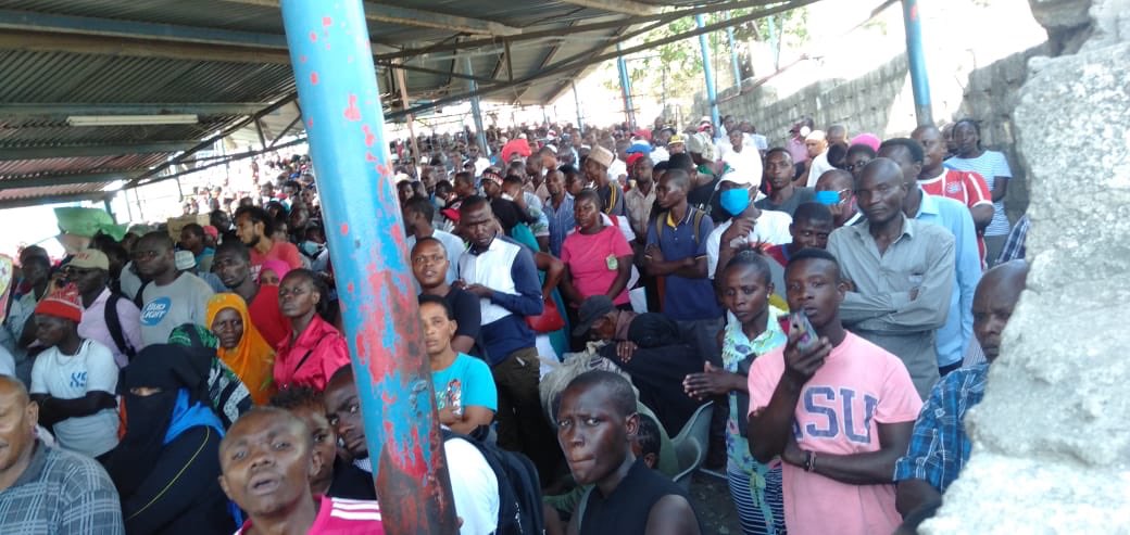 CMwachonda's tweet photo. The Likoni Ferry crossing is our weakest link right now in the fight against #coronavirusinKenya . It breaches all the guidelines on physical distancing & contact.
The community risk & exposure is large scale @MOH_Kenya @KenyaMedics_KMA @susan_mochache Need for mitigation. https://t.co/Q5xyiERtD3