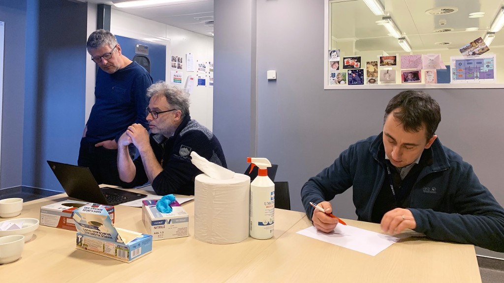 #COVID19BE Un test de #dépistage en préparation à l'#ULiège à plus grande échelle (2000 tests/jour), automatisable, peu dépendante de réactifs, et ne nécessitant la présence simultanée que de 4 personnes → uliege.be/cms/c_11669641…