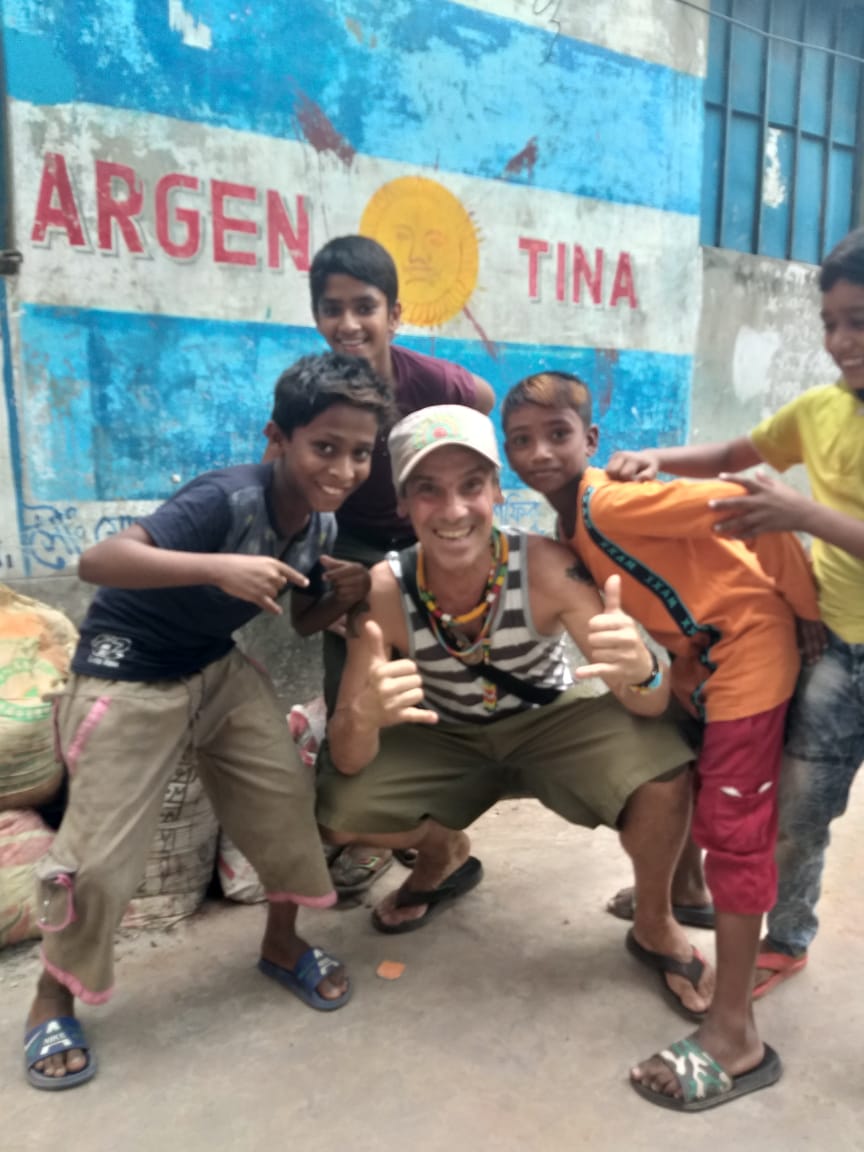 manuchao's tweet photo. Desde Dhaka, Bangladesh hace 10 días…
para Argentina!
fuerza para tod@s! fuerza y paciencia!
Abrazo solidario en estos días extraños!
a l@s de 300, Floresta, Colifat@s!
Monte Chingolo
Berazategui
NO a la Mina 
a los de la Un 7 de san Francisco Cordoba…
l@s de Santa Fé
aguante! https://t.co/NTyilayhVZ