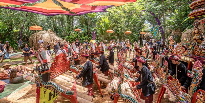 chitzolife's tweet photo. This week’s that’s so chitzo will hopefully be a nice, relaxing change to all the current events
We’re featuring the Balispirit Festival in Indonesia which is one of the largest yoga festivals in the world!
#chitzo #thatssochitzo #balispirit #festival #bali #indonesia #yoga https://t.co/9b13xUb4UM