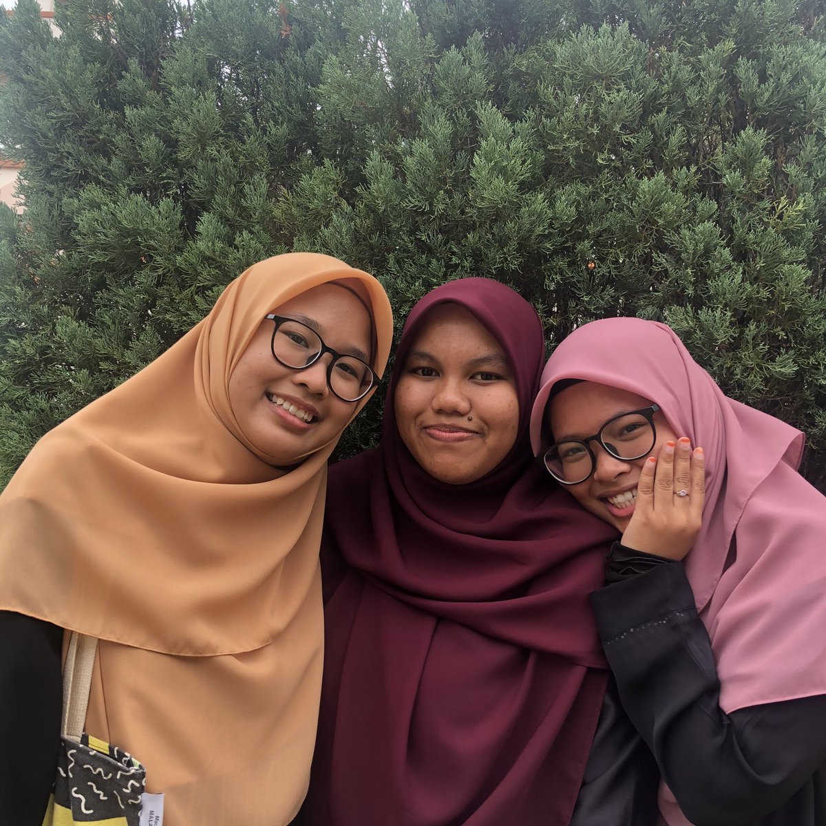 Pictures of me and my friends wearing Ezra Ana. Seronok tau pakai sampai rasa nak pakai tiap hari hehe. Price; RM24 for both bidang 