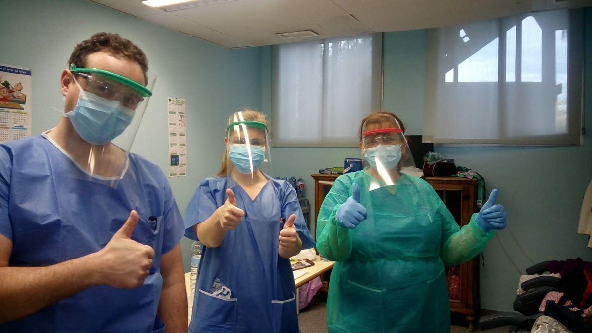 Fab.NEX, la red Laboratorios de Fabricación de  <a href="/infouex/">UEx</a> formada por los #FabLab de <a href="/eii_uex/">E.II.II. UEx</a>,  <a href="/EPCC_Unex/">Escuela Politécnica CC</a> y <a href="/CUMe_UEx/">CUMe_UEx</a> se unen a la lucha contra #COVID19 creando pantallas protectoras para personal sanitario, agentes de la autoridad y personas expuestas a contagio, via <a href="/mlinaje/">𝑀𝑎𝑟𝑖𝑛𝑜 𝐿𝑖𝑛𝑎𝑗𝑒</a>