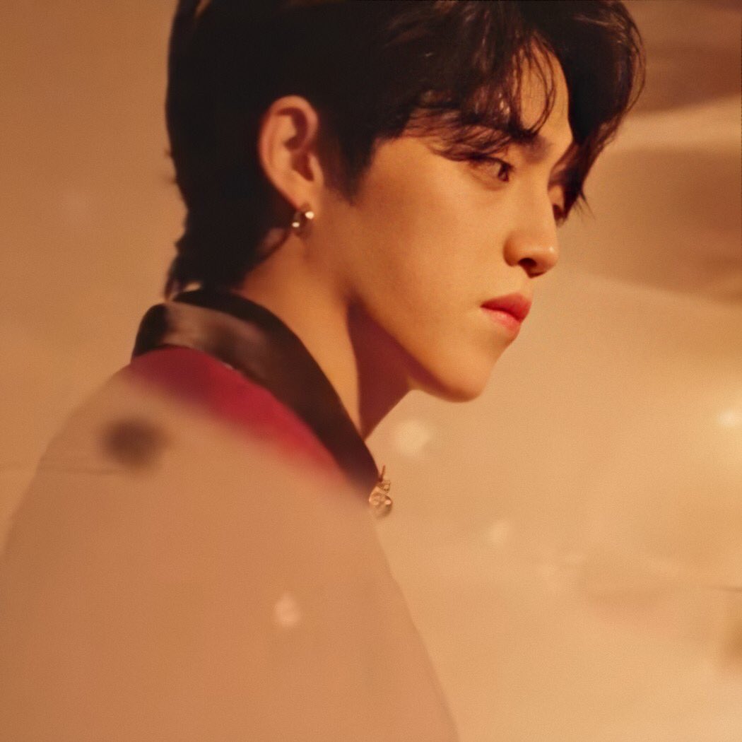 ☆ day 84 ☆the fallin flower mv dropped!! look at this gorgeous man