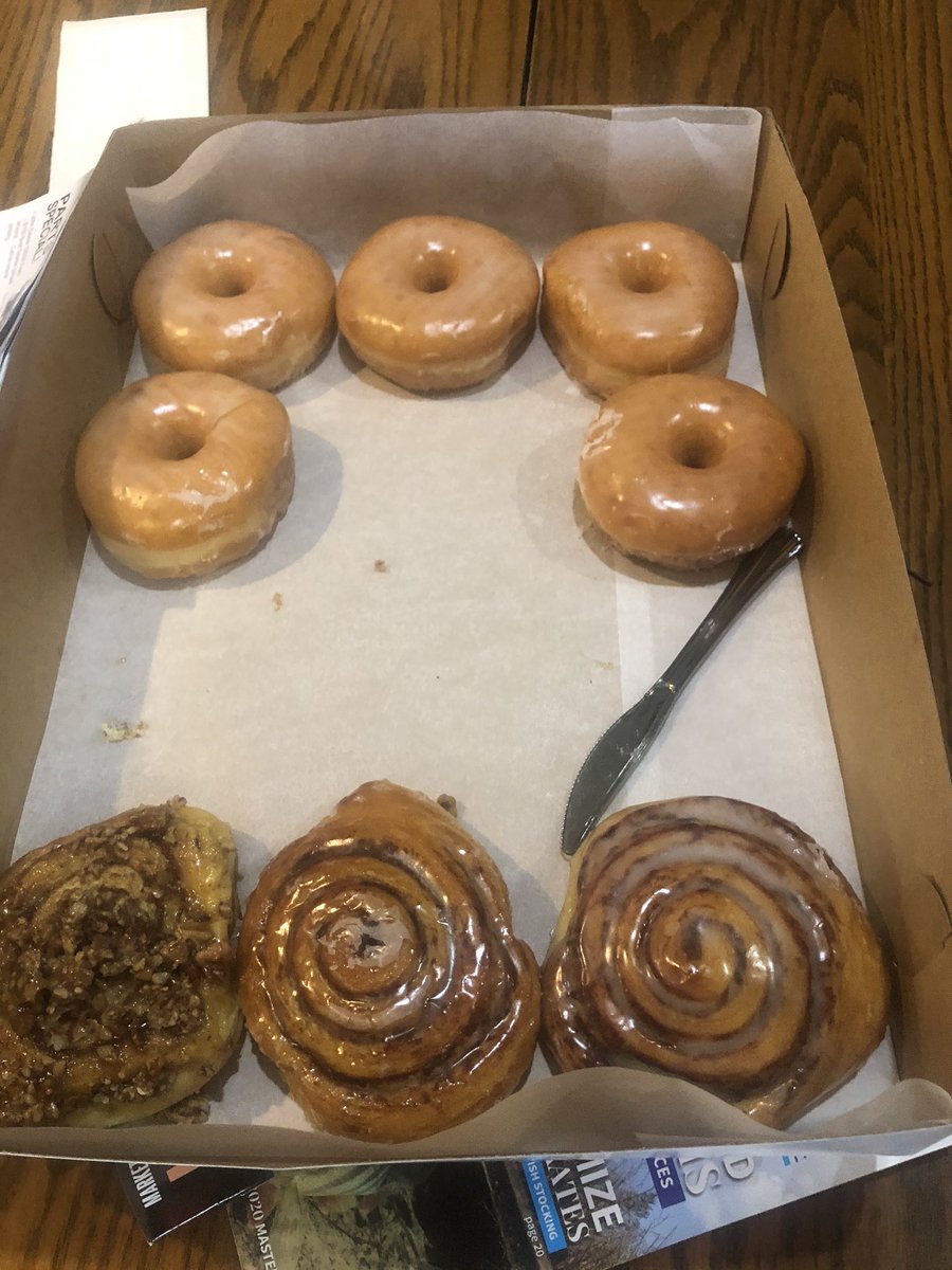 golf_rocky's tweet photo. Getting ready for the day!!  #CarbLoad
#WarehouseDonuts https://t.co/EqkTEg5fci