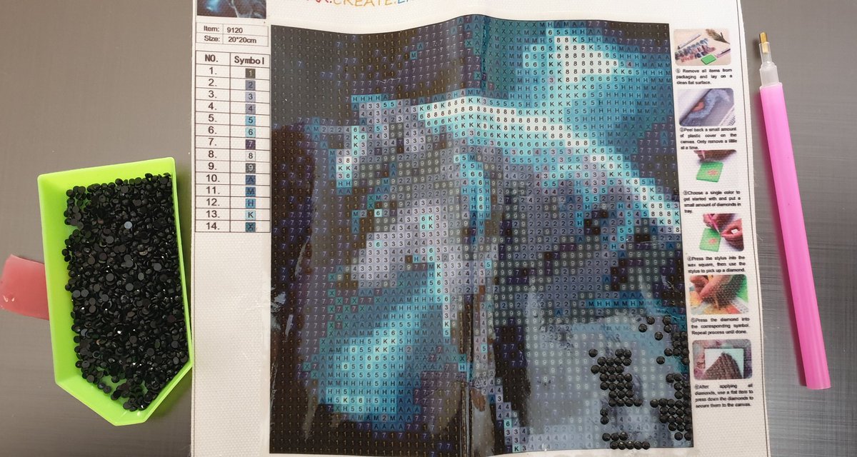 Tifferssss_x's tweet photo. Started some diamond painting to keep me from dying of boredom🙈 Will upload daily progress though I may be done by tonight👌🏻😂 #IsolationDay2 ❌💀 https://t.co/nh0HQ6U4VN