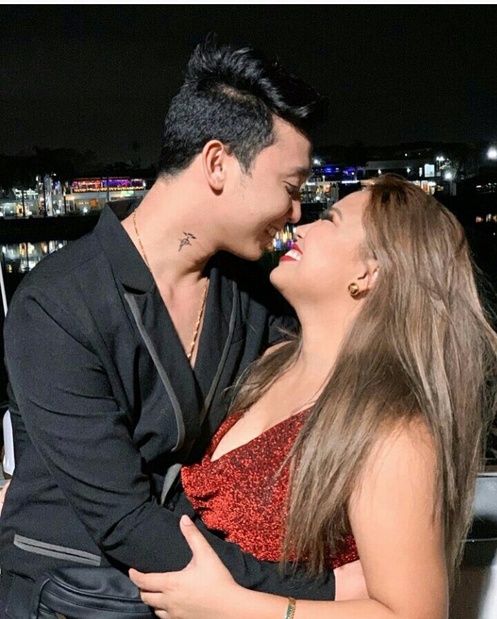 TeamLoveTrends1's tweet photo. Ang sarap lang talaga mapunta sa tamang tao, mamahalin ka at susuportahan ka sa lahat ng gusto at trip mo, sabay mag grow together, tulungan para sa future at higit sa lahat ung pipiliin ka sa araw araw..

Happy Anniversary TEAMLOVE!

#TeamLove1stAnniversary https://t.co/1EIqBGmzIU