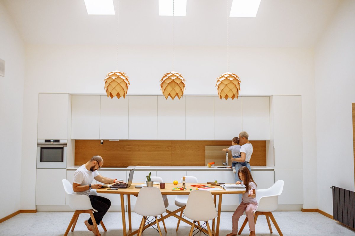 Virtueel samenwerken, hoe begin je eraan? Naast onze hotline stellen we een gloednieuwe website ter beschikking vol tips &amp; tricks over samenwerken met <a href="/MicrosoftTeams/">Microsoft Teams</a> en @zoom_us 🗣 Bekijk onze website 👉 okt.to/qQowY2