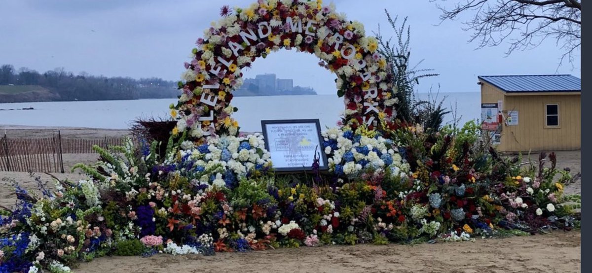 CEO_CleMetParks's tweet photo. .@clevemetroparks thank for this amazing display! Please keep you distance! You can drive by in your car! https://t.co/z6R9urQ1mN
