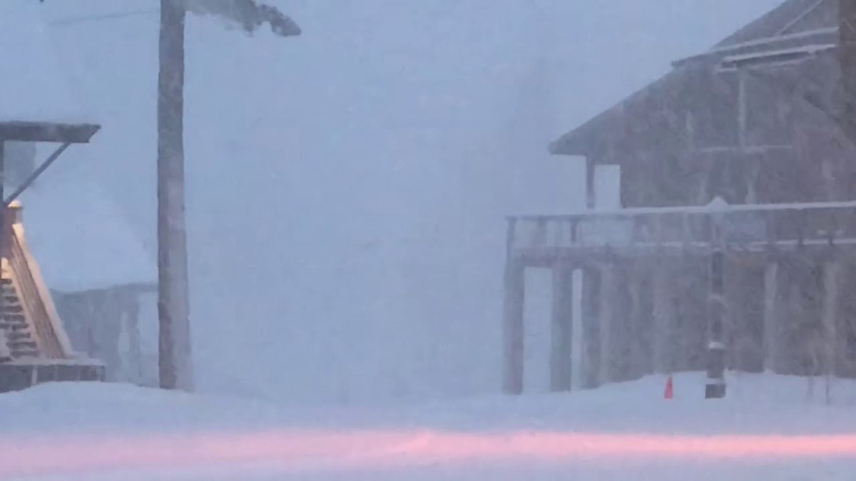 ATMOSPHERIC RIVER meets Donner Summit, CA with shot of heavy snow this morning! buz.tw/s7PQu
