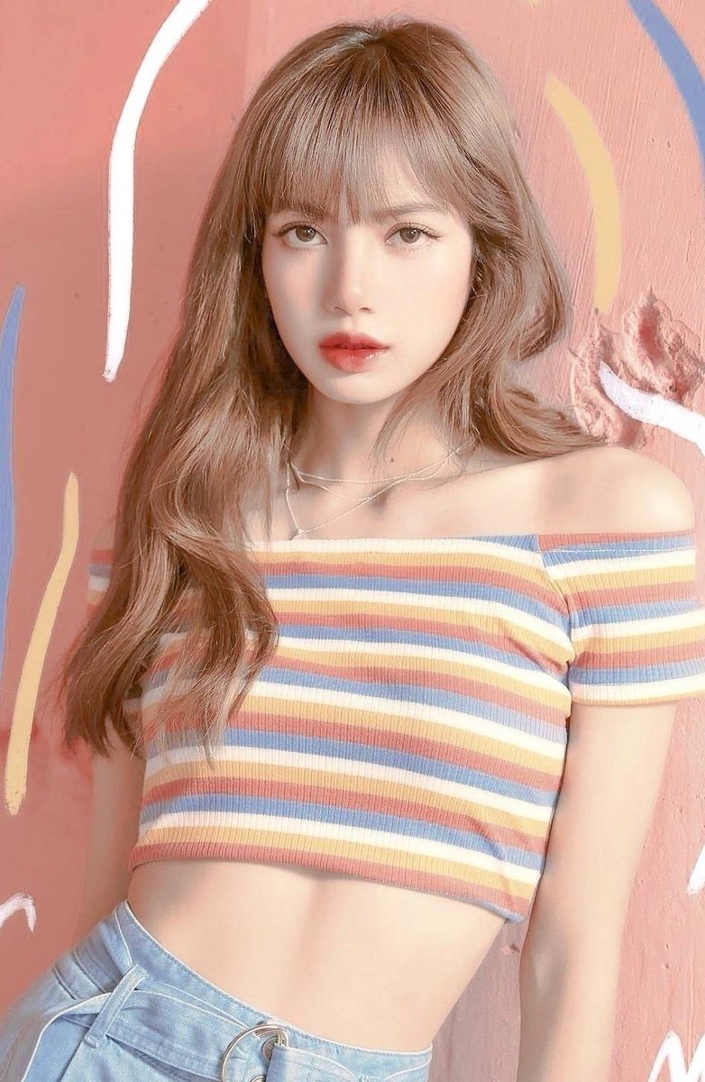 kimhanask's tweet photo. TOP 5 Kpop female artists with the largest birthday fundraising from Bars in China in 2020

1. #LISA 1,000,000 CNY 🔥🔥

LISA is the FASTEST one to reach 1 MILLION CNY in only 271 days 💖

#LALISA is also the ONE and ONLY Kpop female idol to surprass 1 MILLION CNY (US$141,338)!!! https://t.co/9vTzXrCUMW