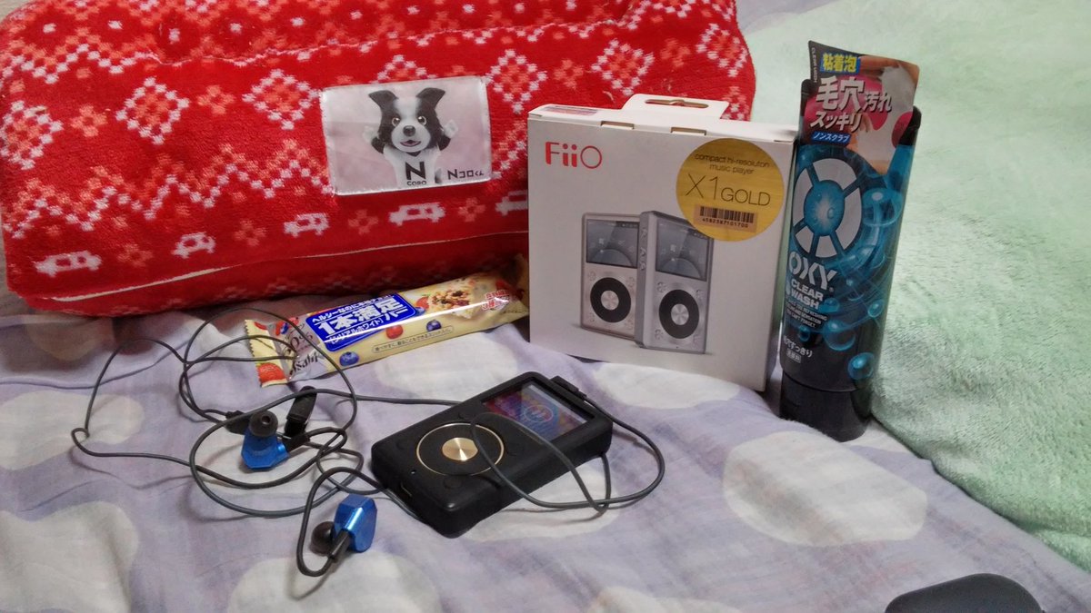 L275D's tweet photo. そう言えば秋葉原行って買った物でしたけども、まあ少な目ですね(^_^;)
とりあえず買ったのは
Fiio X1(ハイレゾのDAP)
一本満足
オキシーの洗顔
です
Fiioは意外な収穫でしたね！
でもやっぱりウォークマンには敵わないかな？
オキシーと一本満足なんて秋葉原じゃなくても買えるけど、何故か購入 https://t.co/cWJpMNNxzL