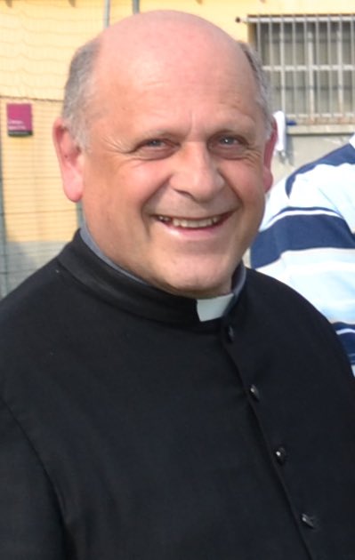 lapoelkann_'s tweet image. Don Giuseppe Berardelli è un prete che si è ammalato di coronavirus. Ha rinunciato al suo ventilatore per darlo ad un paziente più giovane. Don Giuseppe, 72 anni non ce l’ha fatta. Ricordarlo ci aiuterà a vedere la luce, la stessa che lo accoglierà . Buon viaggio Padre