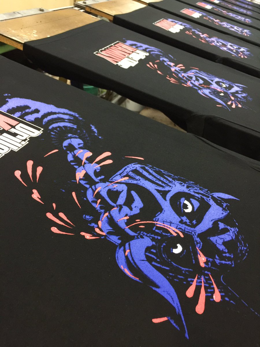duskordie's tweet photo. #nowprinting
#吹本賢児
#BlackMouse
#神威
#DrillerKiller

3月31日プロレスリングFREEDOMS後楽園大会より発売の吹本賢児と神威の新作Tシャツ製作快調！
2種共に両選手の毒がマシマシになり流血必至な毒々しいまでドス黒い言葉の意味はよくわからんがとにかく凄いTシャツだ！

#宜しくお願い致します https://t.co/I81RMWKFWZ