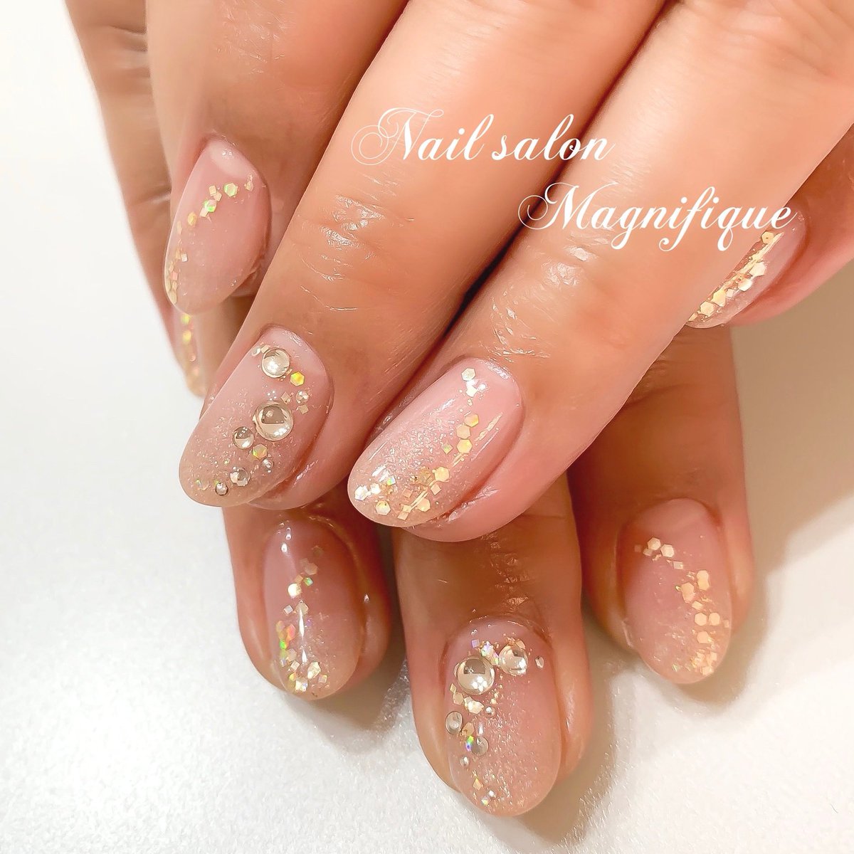 Nailsalon Magnifique Nail Nailsalon ネイル ネイルサロン ジェルネイル グラデーション ラメ ゴールド ベージュ キラキラ 綺麗 大人ネイル 上品ネイル 恵庭ネイルサロン マニフィーク Magnifique 恵庭 T Co ciftpyqy