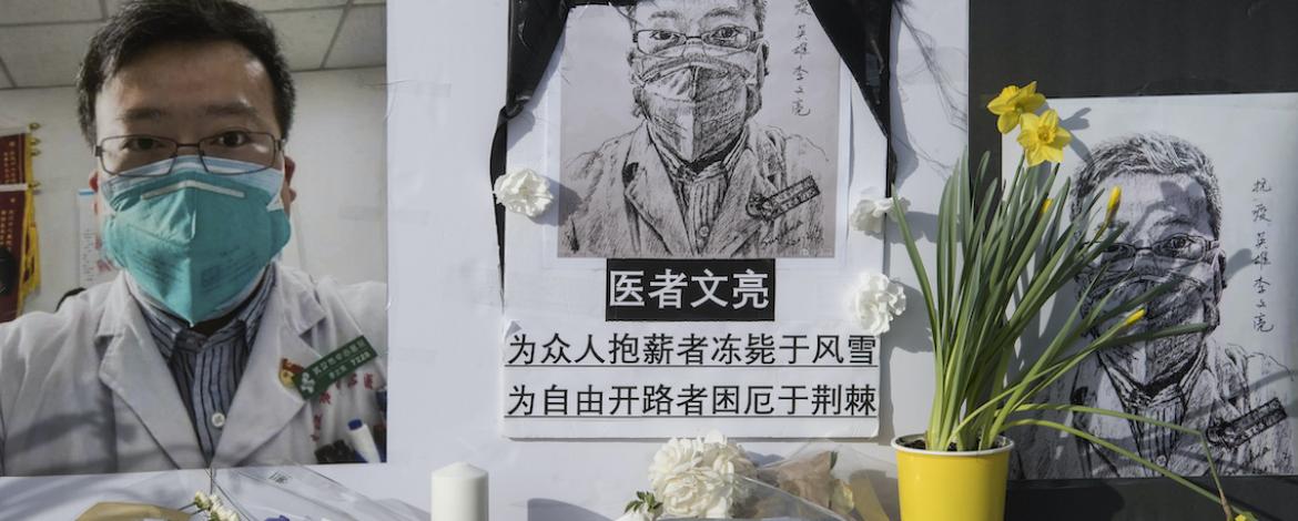 cdeloire's tweet photo. Si la presse chinoise était libre, le coronavirus ne serait peut-être pas devenu une pandémie. @RSF_inter démontre que, sans contrôle et  censure, les médias chinois auraient informé bien plus tôt le public et épargné des milliers de vies. https://t.co/z8omXVpuiK #Coronavid19 https://t.co/fFlWn2OzKT