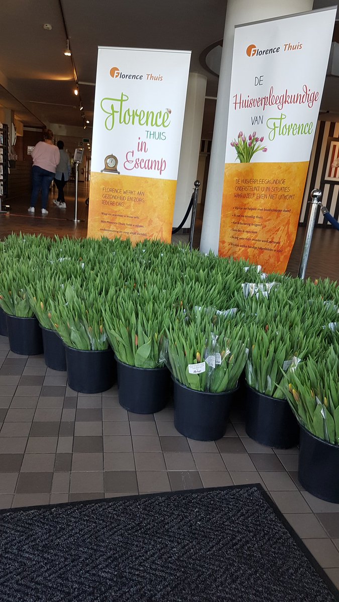 henribeuk's tweet photo. Wat een bloemenpracht heeft @FlorenceZorg #guldenhuis gekregen van #robijn #robijnfleurenfijn #robijndoetdewas
Voor de bewoners die in deze tijden extra eenzaam zijn en wat kleur en fleur kunnen gebruiken.
Maar zeker ook voor onze #zorghelden
#ookdatiszorg https://t.co/wxaKOBqfK9