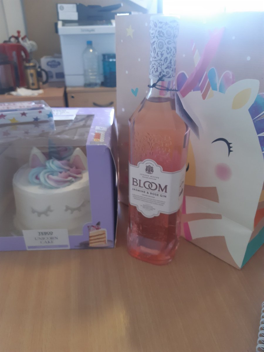 Brightening my birthday, @SaskyaFalope 🍸🎂 #lockdownuk #birthday #NHS #officebuddies #SocialDistancing <a href="/LPTnhs/">Leicestershire Partnership NHS Trust</a>