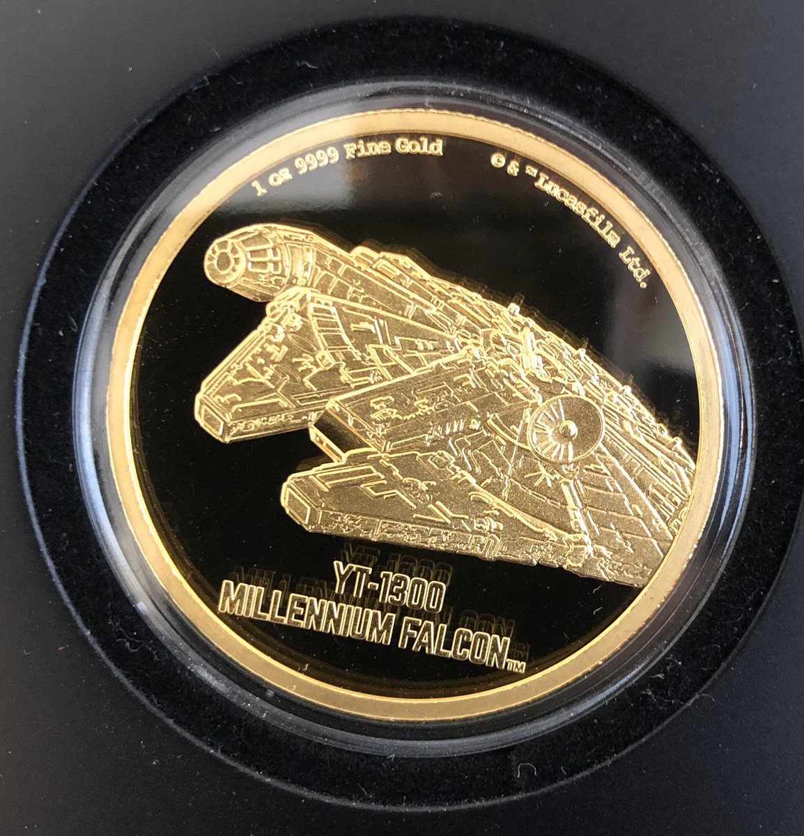 Collectcoins's tweet image. collectcoins.com/sw-ships

Niue 250 dollars 2020 1oz gold coin
Star Wars Ships: Millennium Falcon

Micro mintage: only 50 pieces were made!

The very first Star Wars ship on a gold coin.

An absolute highlight for all STAR WARS™ fans

#millenniumfalcon #starwars #nzmint #goldcoin