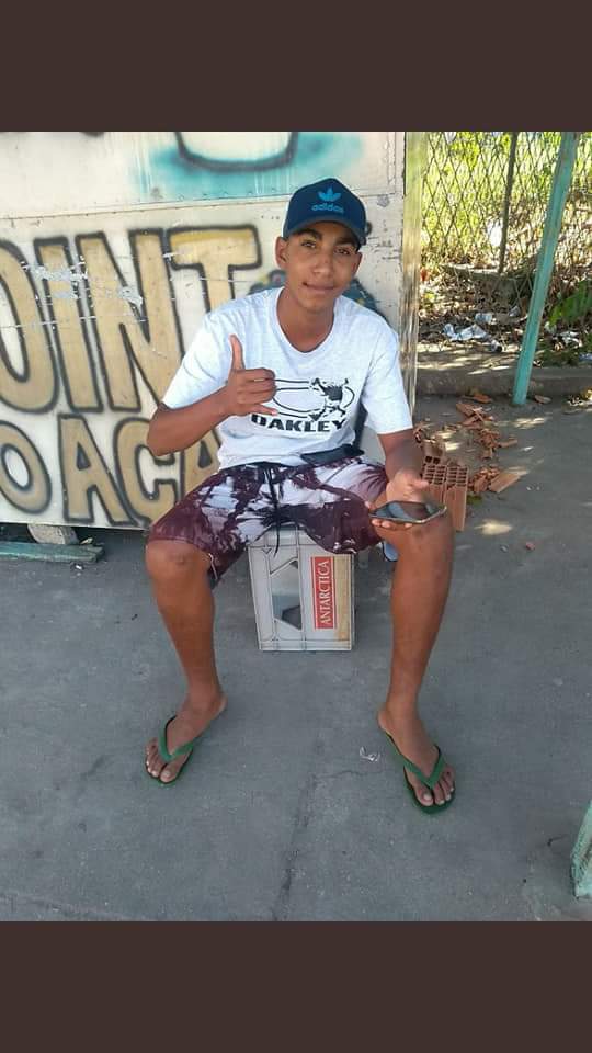 Drika30793969's tweet photo. Gente acordei e queria acreditar que isso não foi verdade vc tava na minha casa conversando comigo e esperando meu filho acaba de tomar banho foi papo de meia hora vcs sai e isso acontece,sempre te tratei como um filho pq te vi cresce se tornou meu amigo 😭🖤 https://t.co/5iMbecSvJl