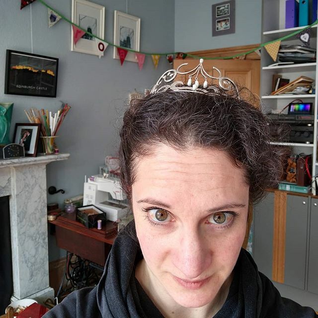 Today we wear tiaras while fixing our email.

#quarantine #keepthebairnshappy #handmadejewelry #tiaratuesday #imissfulltimeeducation ift.tt/2WM6pUm