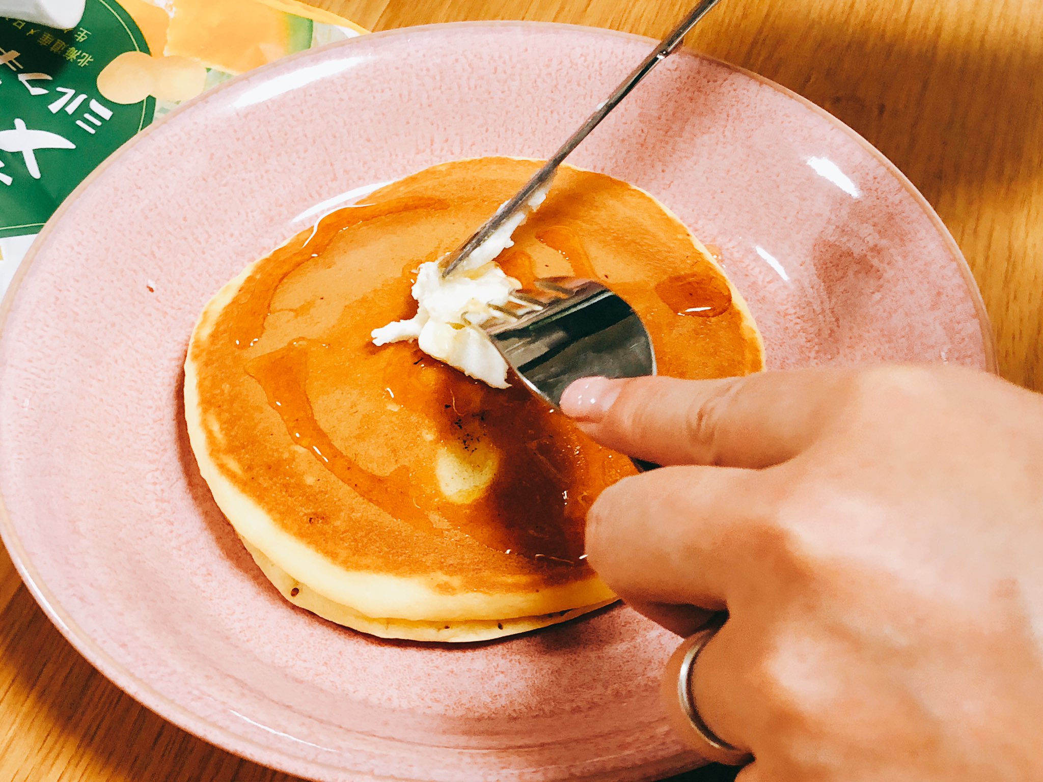 写真家 横田裕市 Yuichi Yokota 可愛い妻がホットケーキが食べたいと言ったら 今日はホットケーキ記念日 飲むヨーグルトを混ぜ込みもっちもち 妻はずっと可愛い恋人 T Co Yi27fql5na Twitter