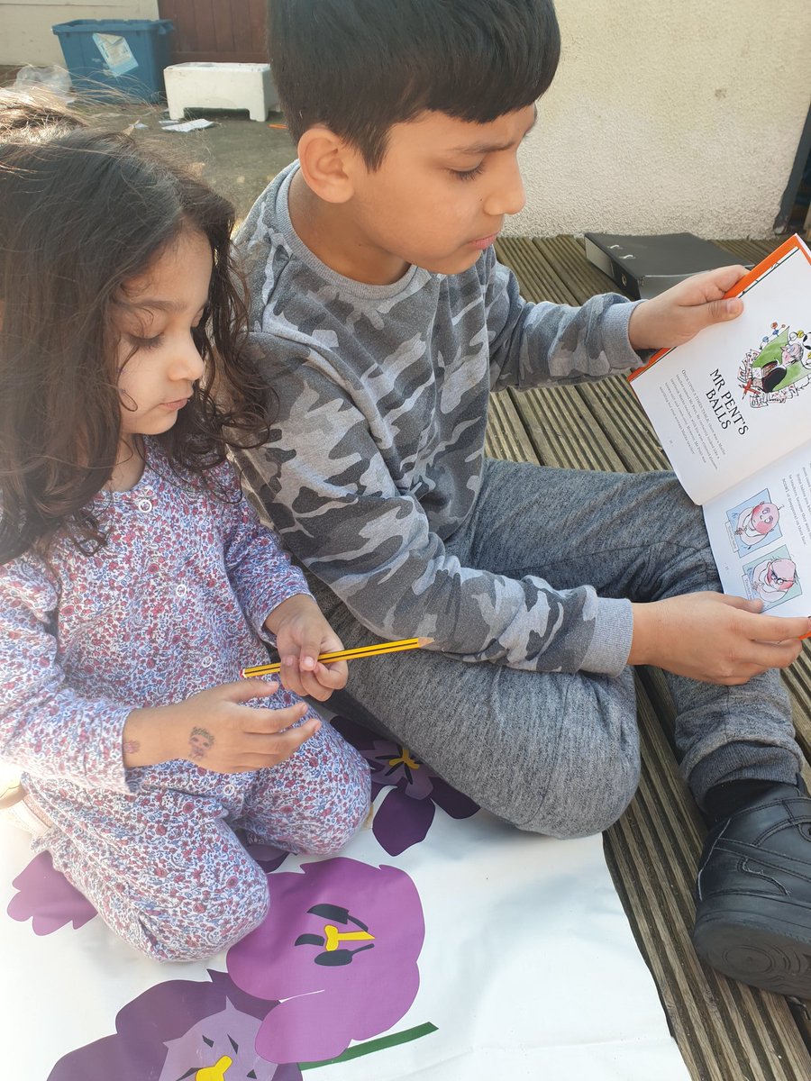 FrainaA's tweet photo. Reading in the garden @oasisdonvalley #enjoyingtheweather #lockdown https://t.co/cWsyqQssAk