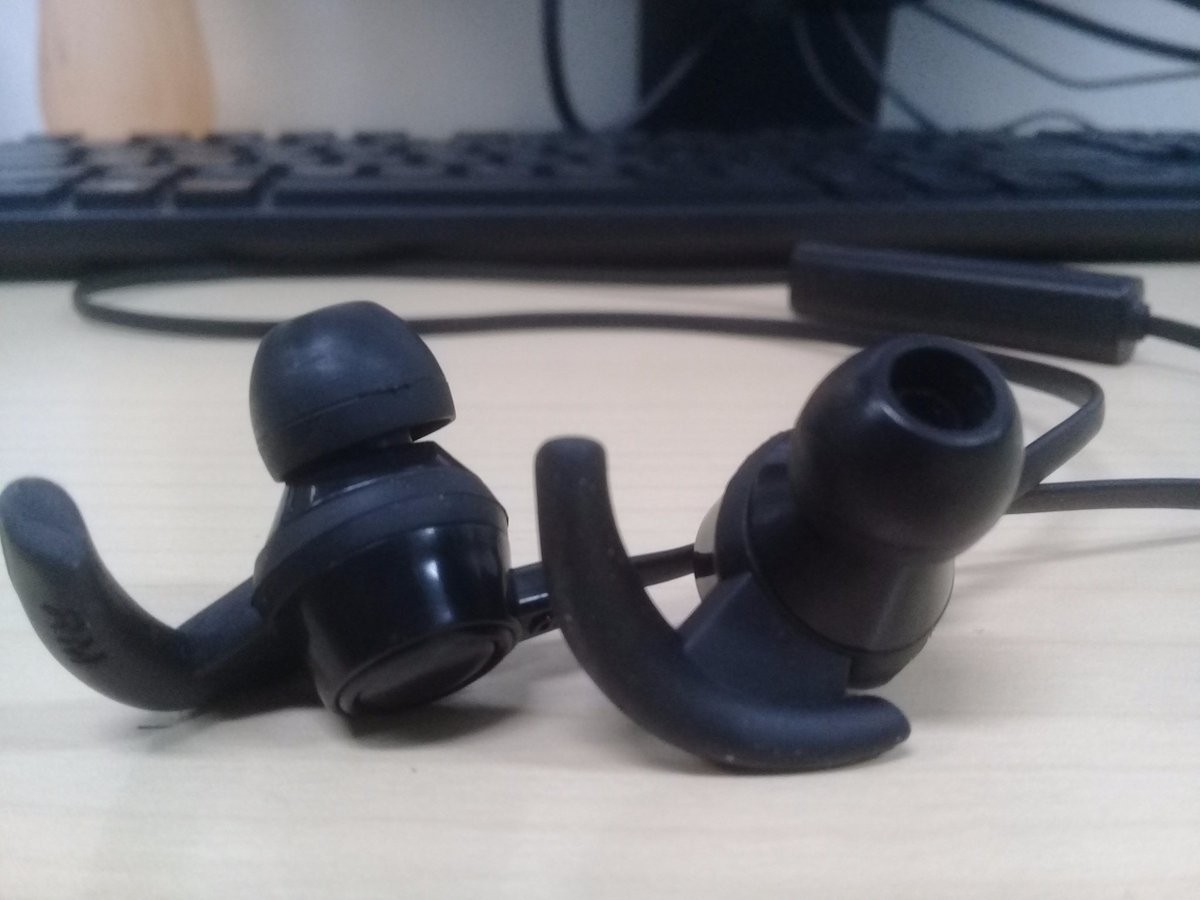 Asal ada ini, bodo amat orang lai mau ngomong apa...

#musikenakseharian 
#musik