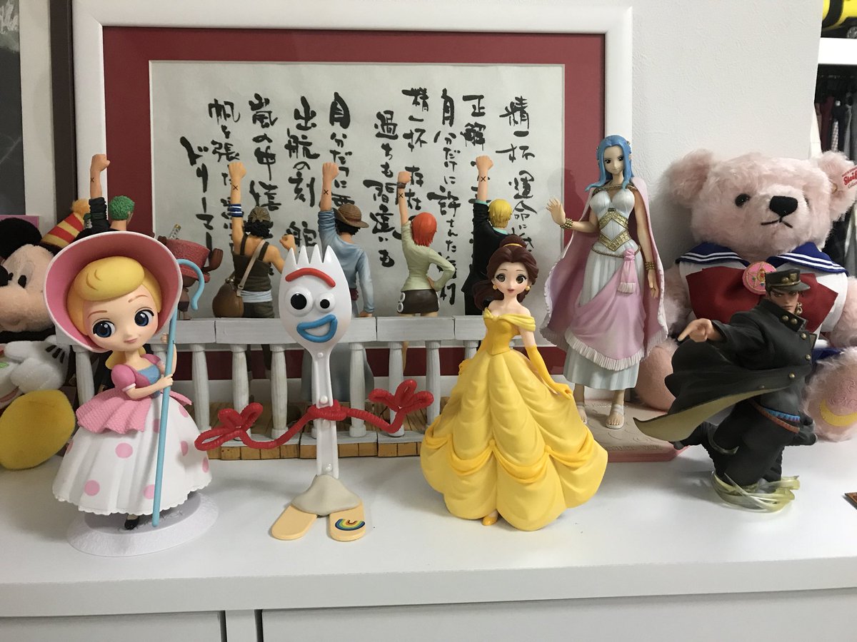 YUMIR_ReLady's tweet photo. ポッポの皆、元気にしてるかな？😌
ゆみるは引越しの片付けもやっと落ち着いて、お仕事に明け暮れる日々を送っております！
今日は久し振りにメンバーとテリーさんで焼肉行ってきました💕お腹いっぱい幸せいっぱい😋
スッピンにより自撮りは無いので部屋に作ったゆみるコレクションの一角をどうぞw https://t.co/BtRwJ0xhLG