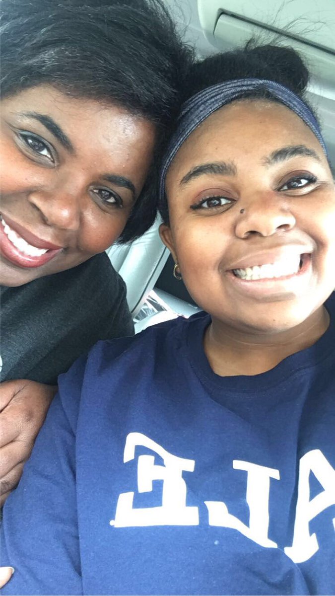 ATeachMoore's tweet image. Our E.P. Rayzor Caravan meandered through neighborhoods yesterday. Excited to be greeted by our families with waves, smiles, sidewalk chalk messages, posters &amp;amp; signs. @eprayzorelem @dentonisd @One_and_Ready #Mondaymagic  #Weareallinthistogether #AlwayslearningMoore