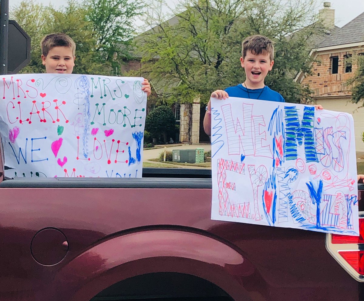 ATeachMoore's tweet image. Our E.P. Rayzor Caravan meandered through neighborhoods yesterday. Excited to be greeted by our families with waves, smiles, sidewalk chalk messages, posters &amp;amp; signs. @eprayzorelem @dentonisd @One_and_Ready #Mondaymagic  #Weareallinthistogether #AlwayslearningMoore