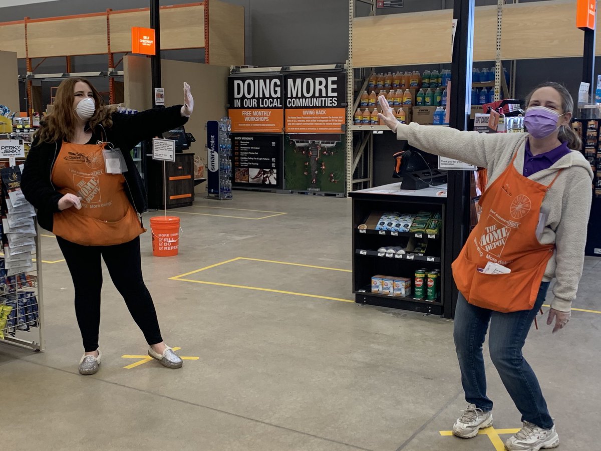 BethRoyHD's tweet photo. Working safe @2001! Taking care of each other! #SocialDistance ⁦@IsmaelPerezJrHD⁩ ⁦@White2Dawn⁩ https://t.co/rrJAbyDxkr