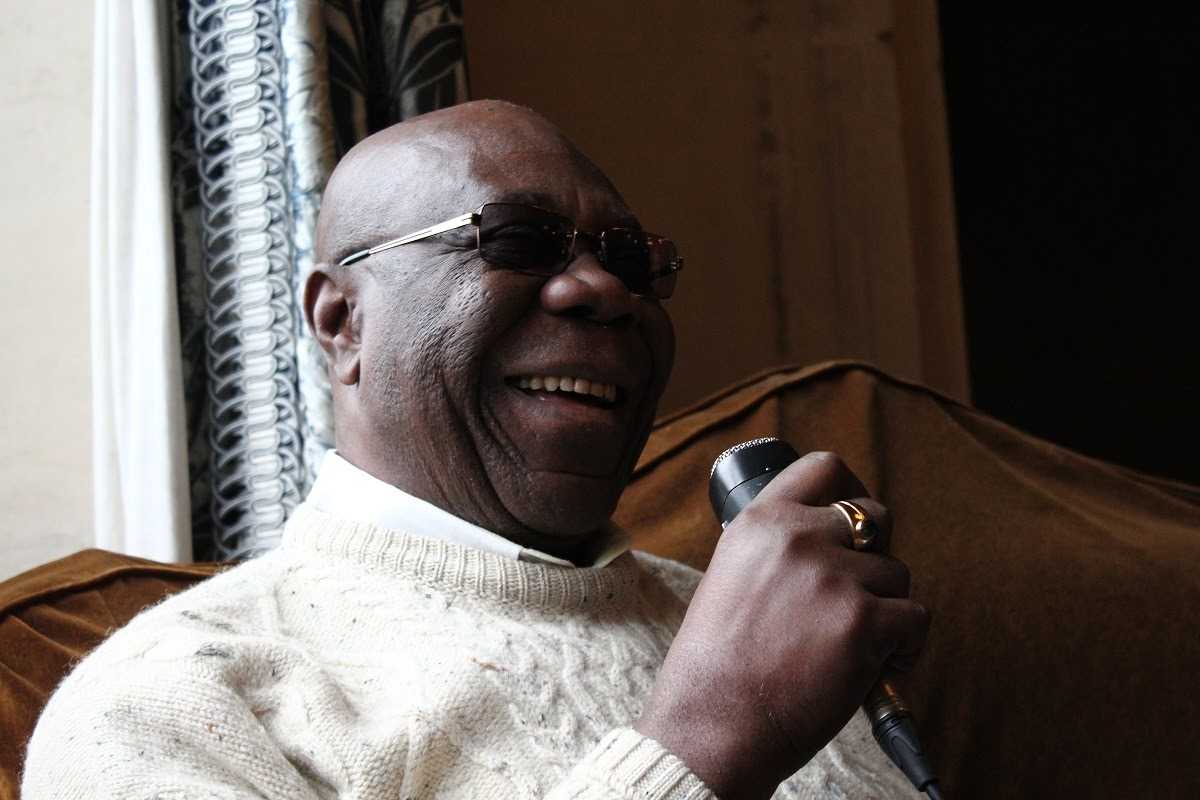 Paris's tweet photo. Manu Dibango est décédé. La Ville de Paris se joint à sa famille et ses proches pour rendre hommage à ce grand musicien. https://t.co/93khhruzYA