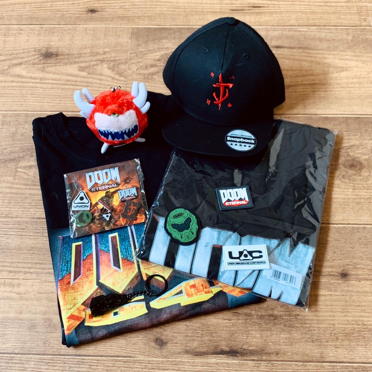 Wij geven 1x dit #DOOMEternal pakket weg. Enige wat je moet doen: volg dit account en RT dit bericht 😎