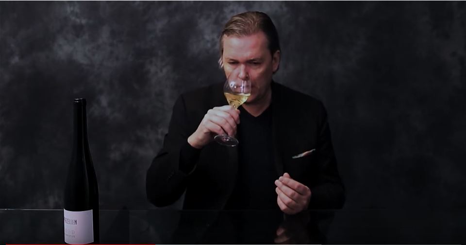 Stay at home and enjoy our new videos!
Today, open a bottle of
Weingut Günther Steinmetz - 4 Parzellen 2018
youtube.com/watch?v=jHLE8A…

#gunthersteinmetz #4parzellen #germany #mosel #whitewine #wine #wein #vin #tastedwine #tasting #andreaslarsson #bestsommelieroftheworld